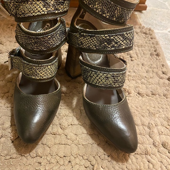 Olive multi Jaclynn bootie - Picture 2 of 4